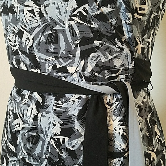 BCBG Max Azria Wrap Dress Cap Sleeve Small - Picture 3 of 4